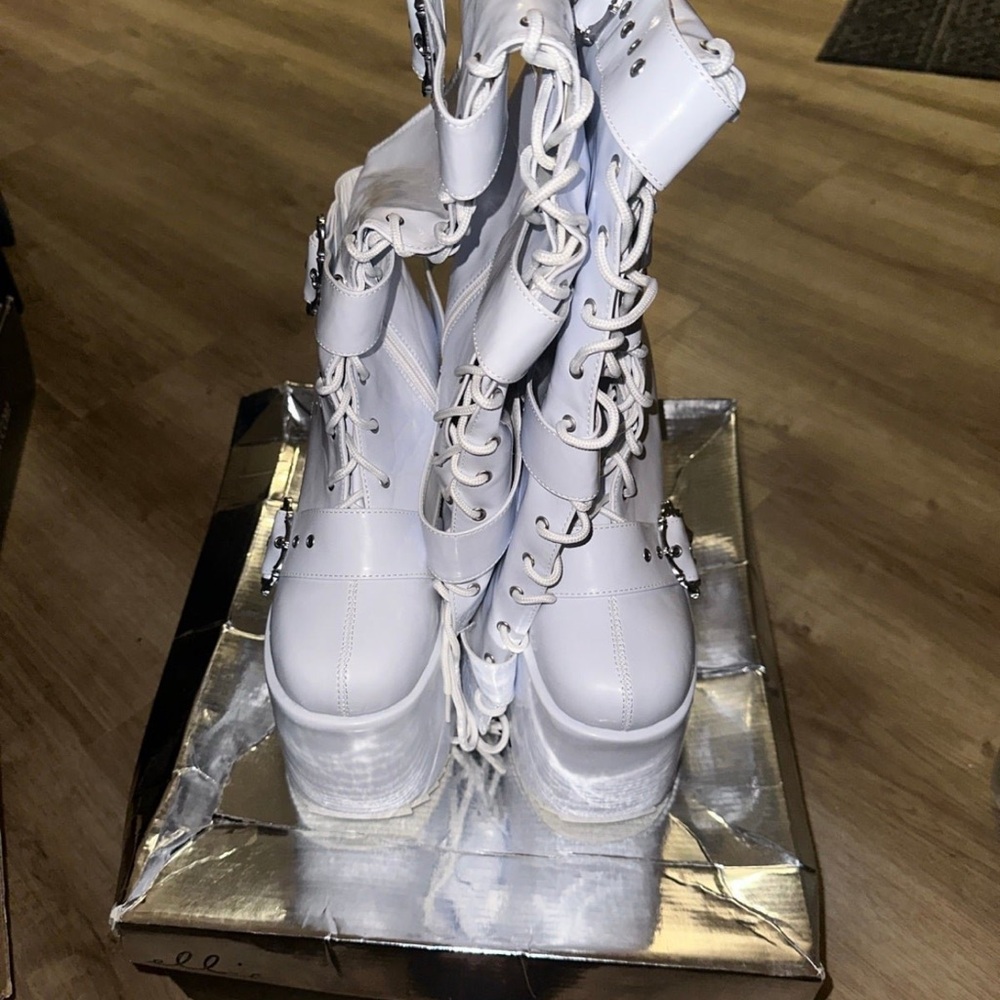 Brand new platform knee high boots - Picture 3 of 3